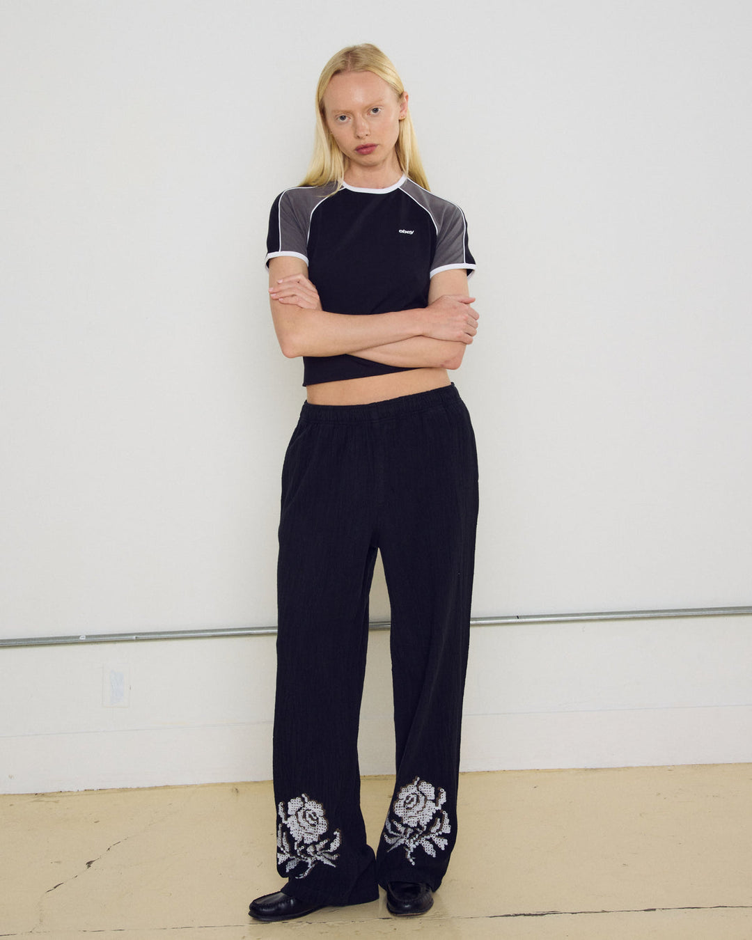 ROSES EMBELLISHED PANT OFF BLACK