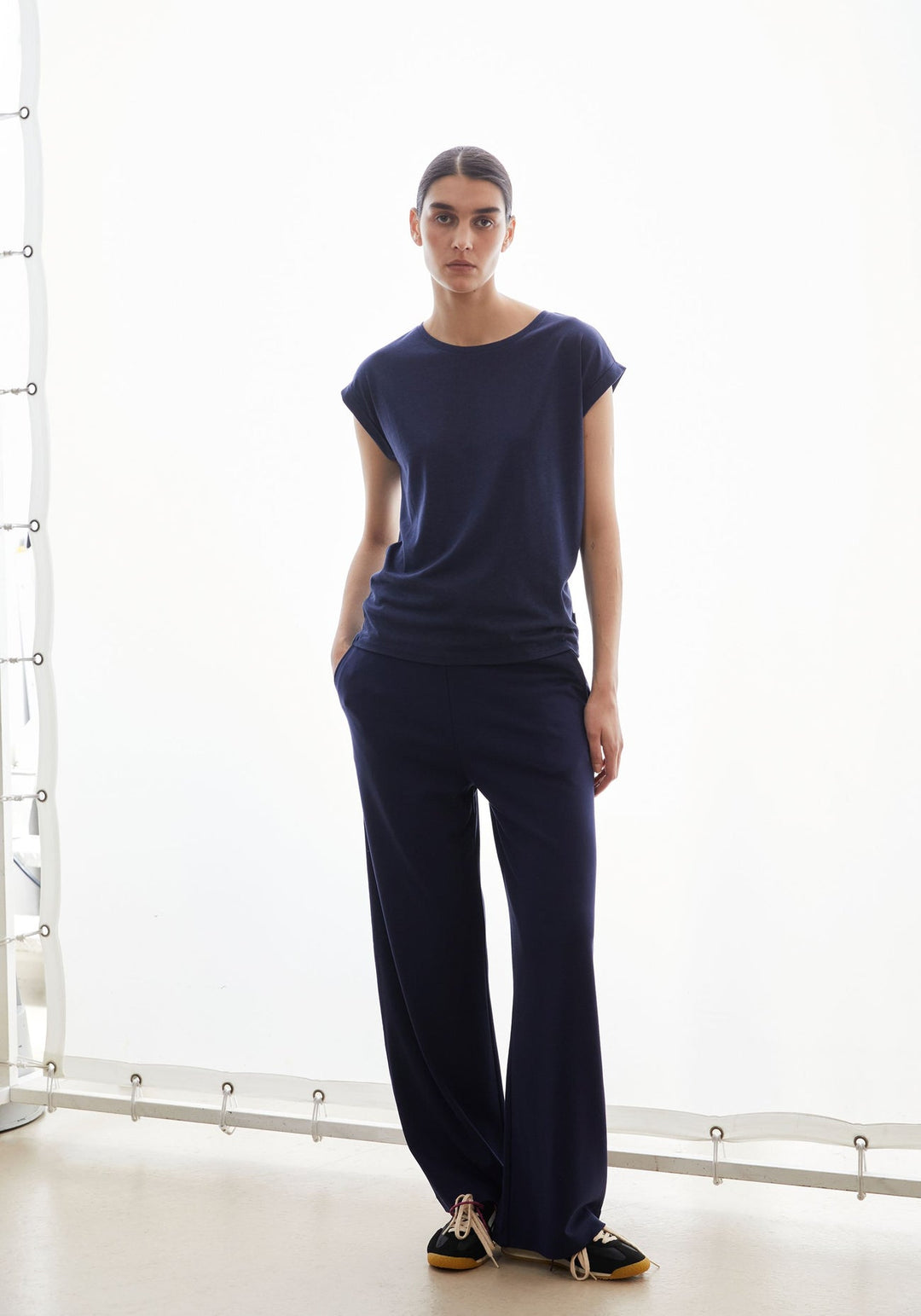 JILAANA - tinted navy