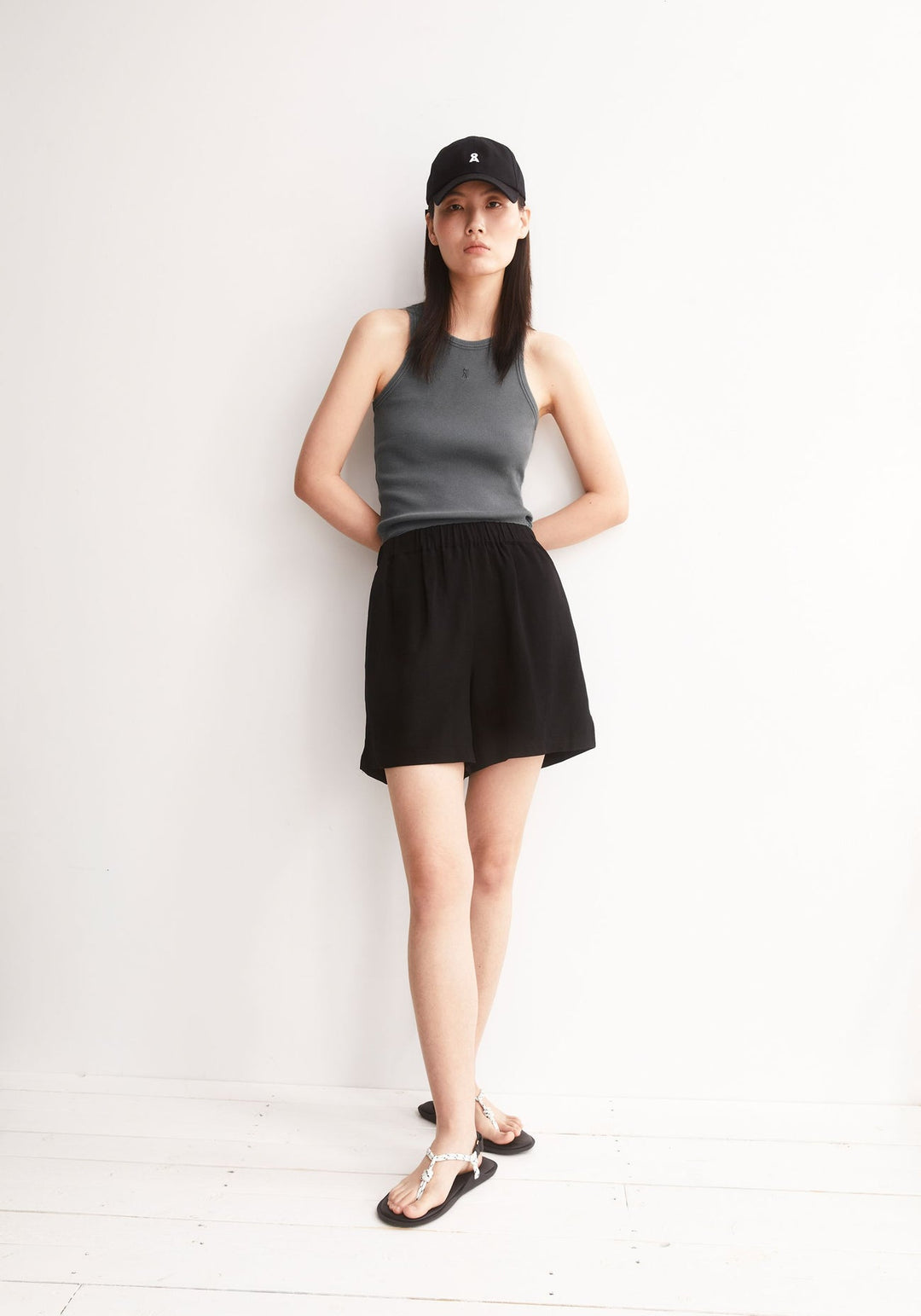 LINEN BLEND PULL ON SHORT - black