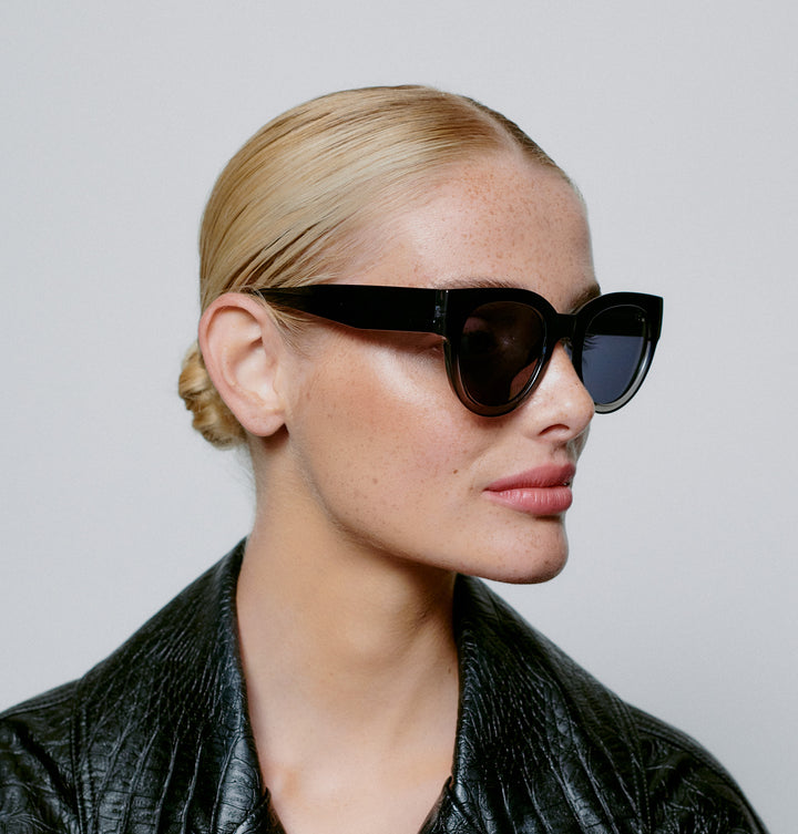Lilly- Black/Grey Transparent