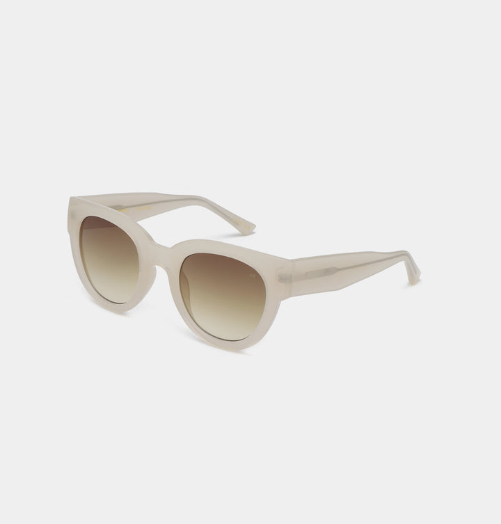Lilly- cream bone
