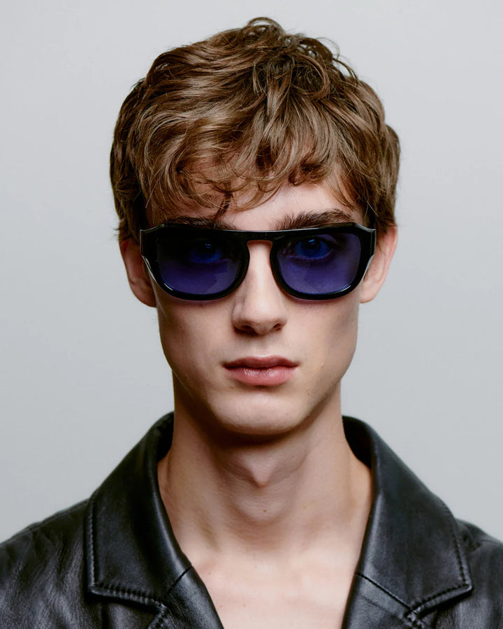 Max - black blue