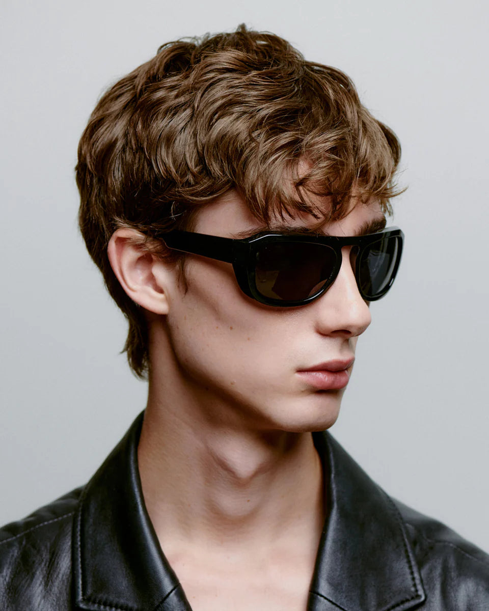 Max - black