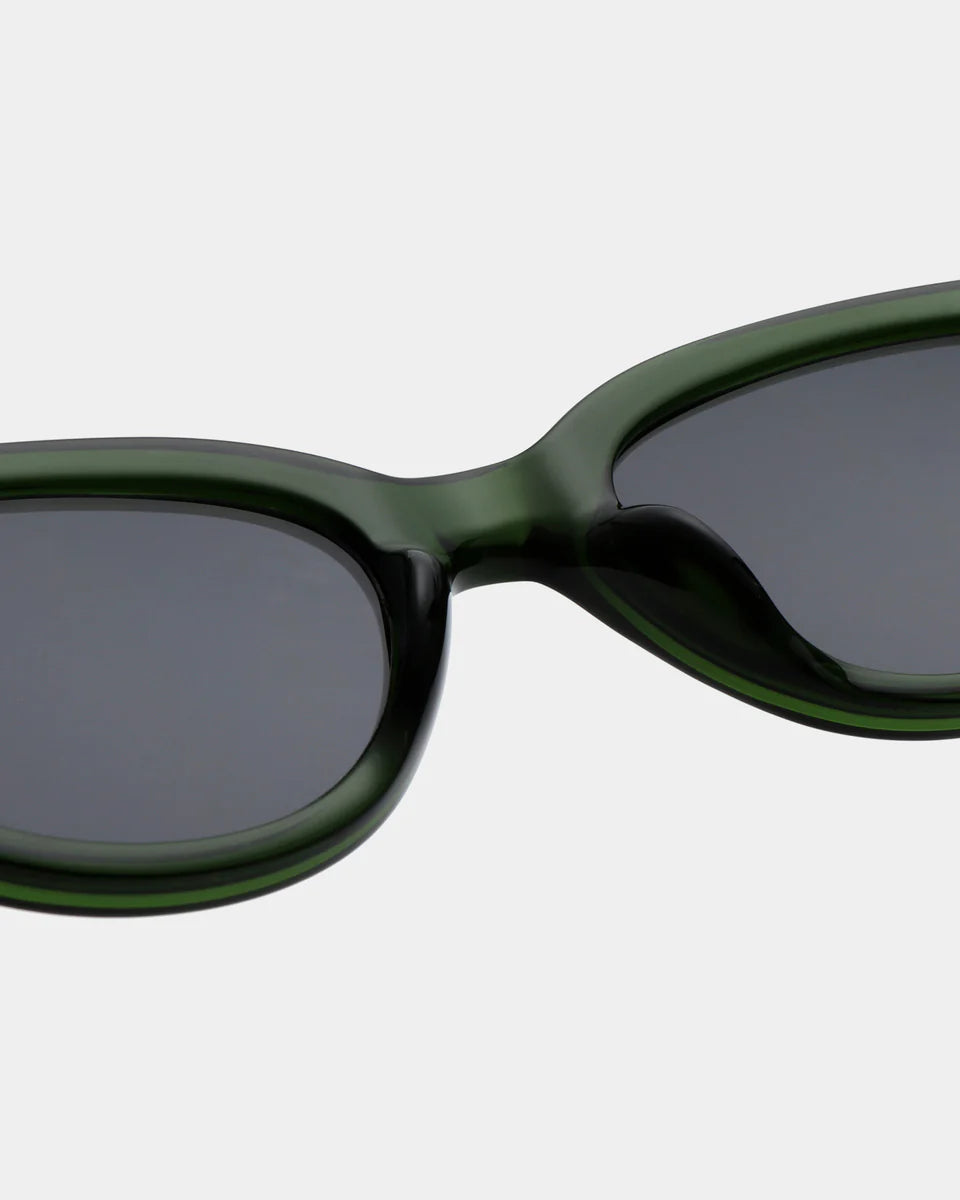 Winnie - dark green transparent