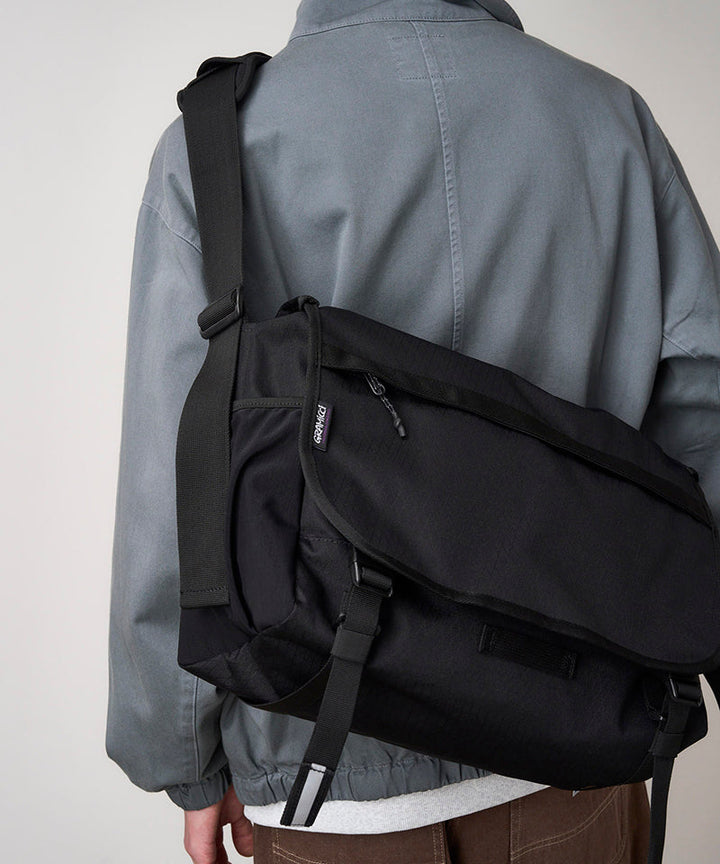 MESSENGER BAG - BLACK