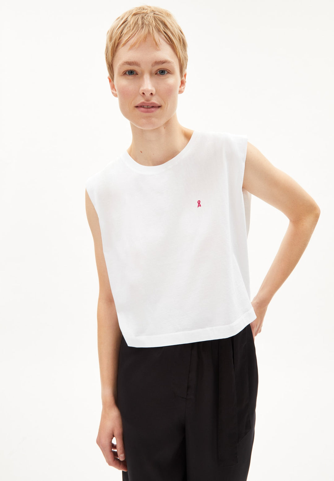 MAADIA - white